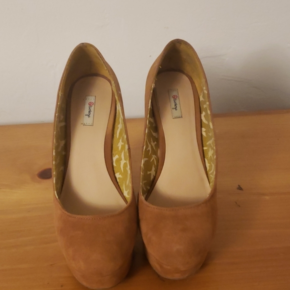 Shoes - Picture 3 of 4